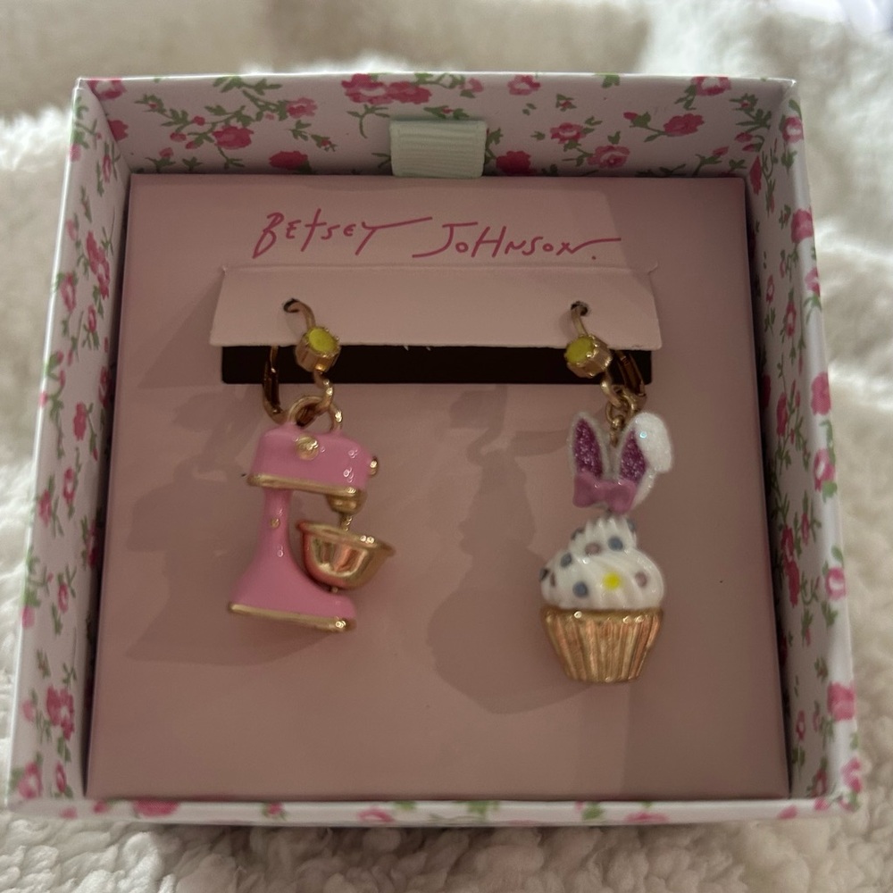 Mismatched Betsey Johnson Cupcake Mixer Dangle Earrings Easter Bunny Baker NIB